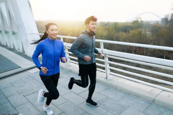 如何为体育教练撰写培训简介？