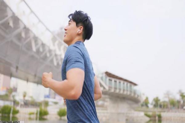 汤姆从事哪项体育项目？了解他的运动历程